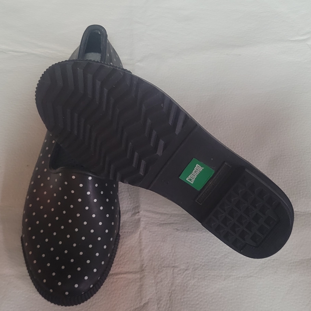 Rain shoes
